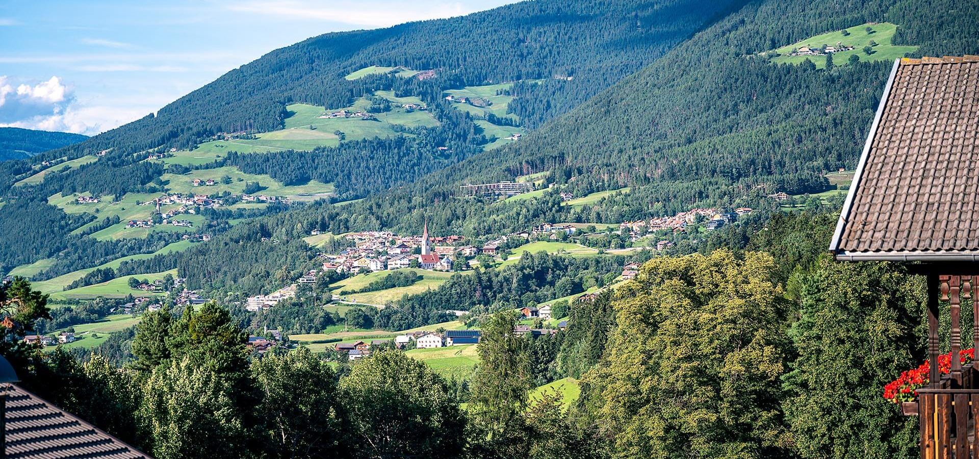 sommerurlaub rund um brixen in den dolomiten